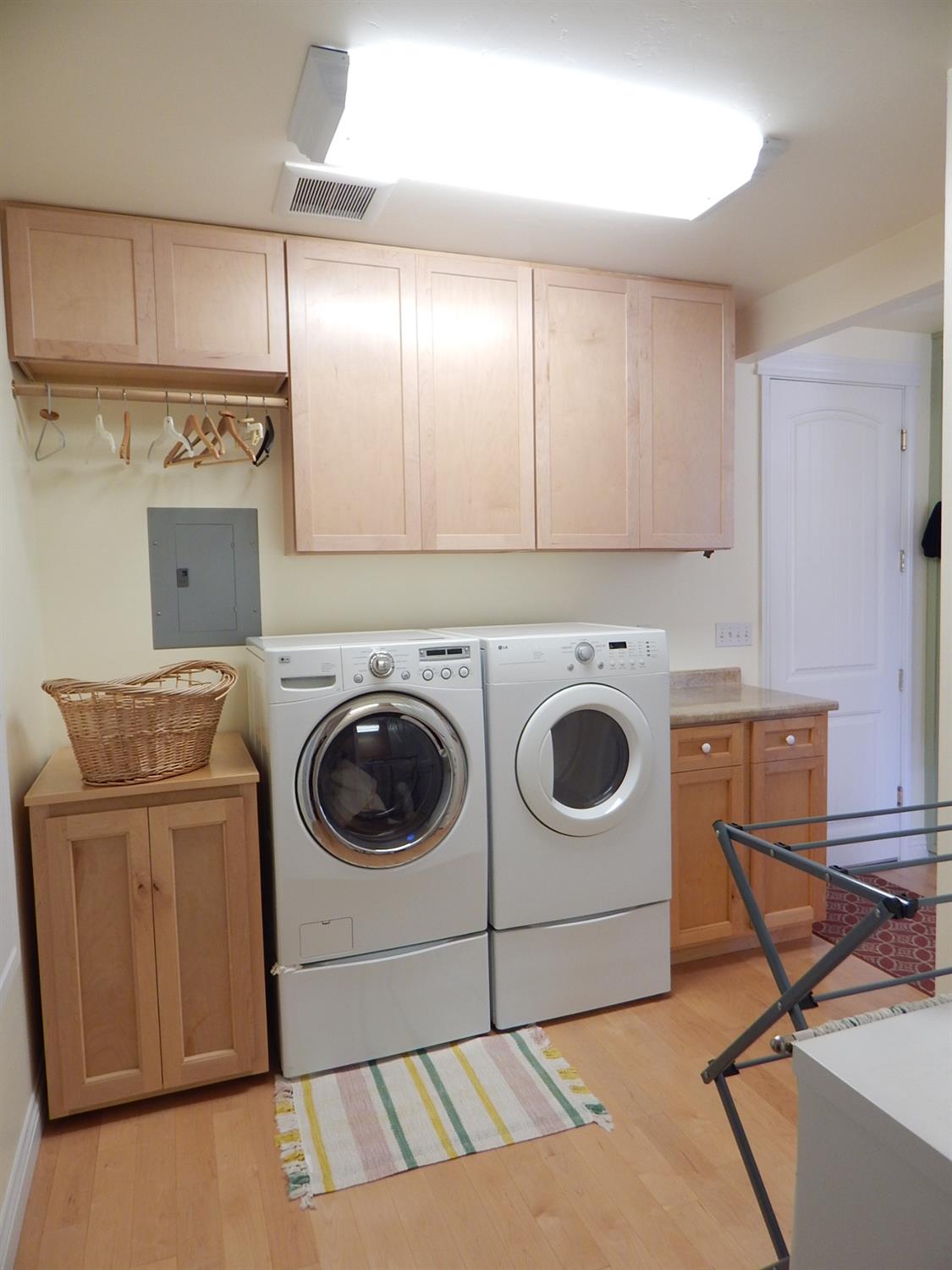 1717 Union Ridge Road Placerville, CA 95667 - Photo 25 of 55 a utility room with dryer and washer