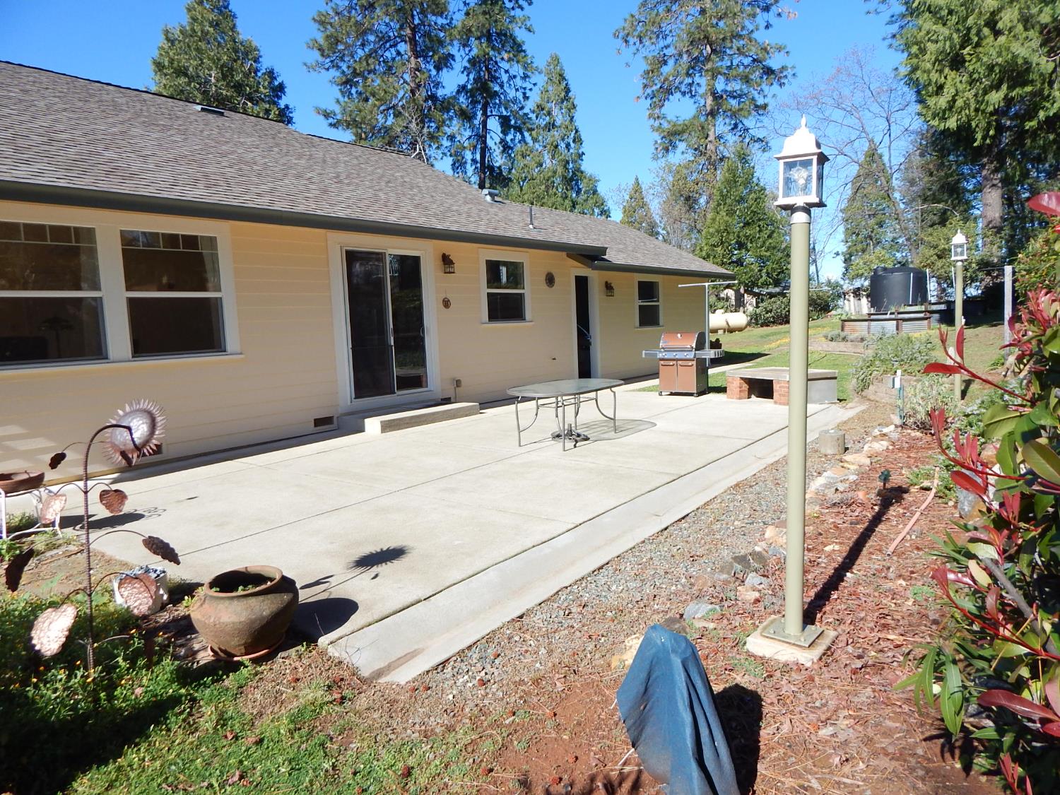 1717 Union Ridge Road Placerville, CA 95667 - Photo 6 of 55 a bath tub sitting in front of a house
