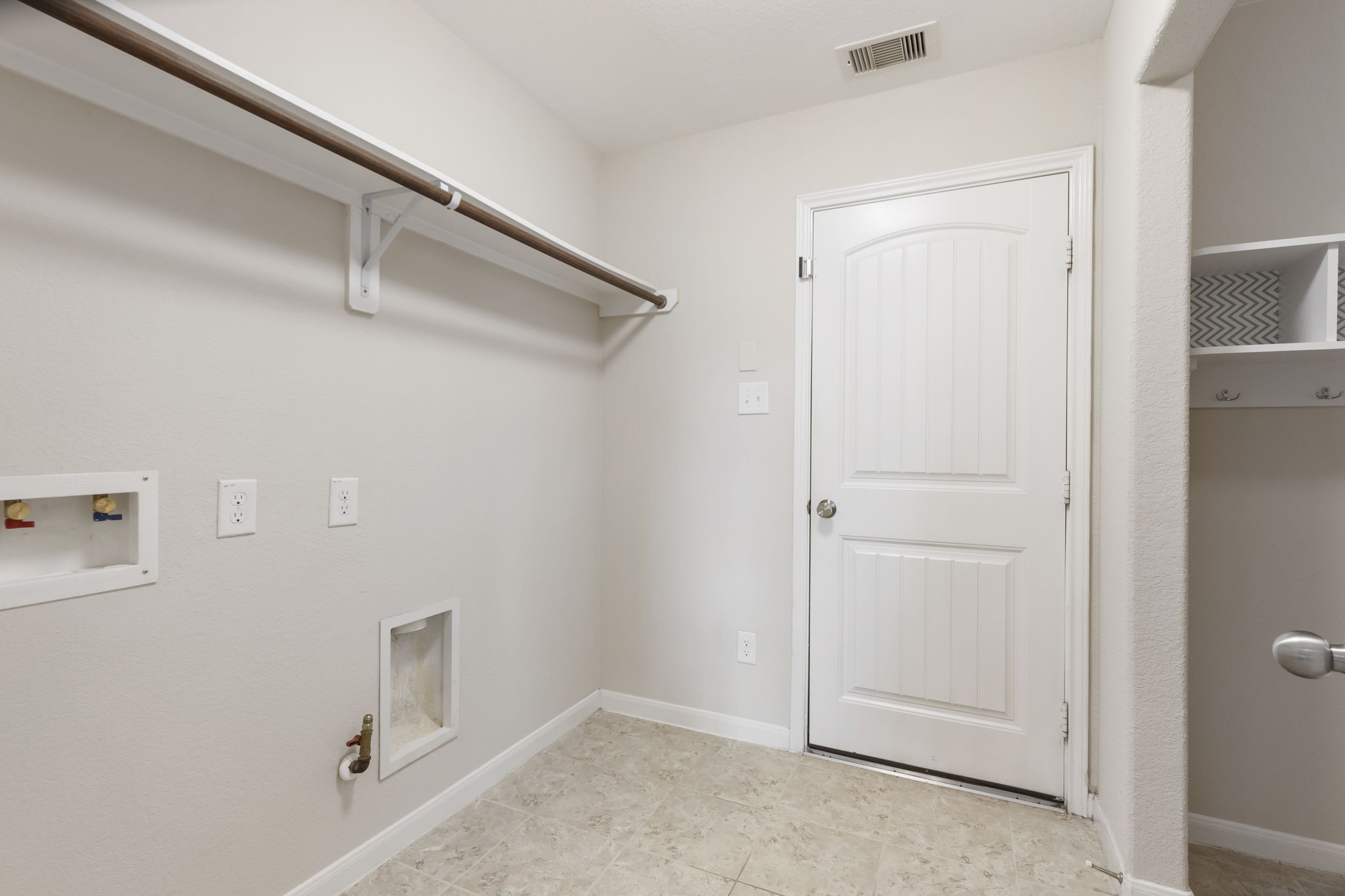 7130 Edwanna Lane Spring, TX 77389 - Photo 26 of 36 Large utility room opposite the enormous pantry.