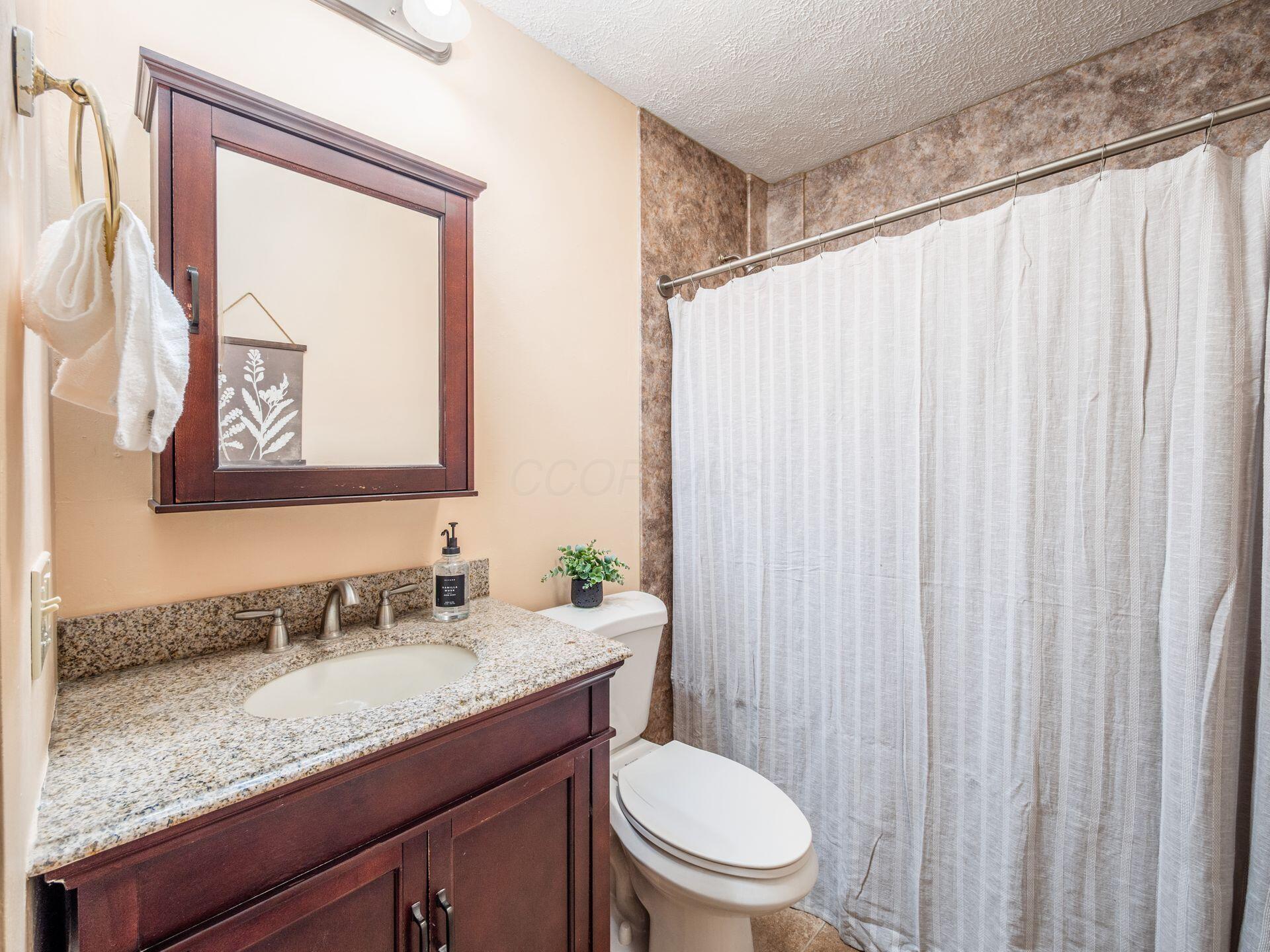 14780 Bellepoint Road Ostrander, OH 43061 - Photo 23 of 32 Hall Bath