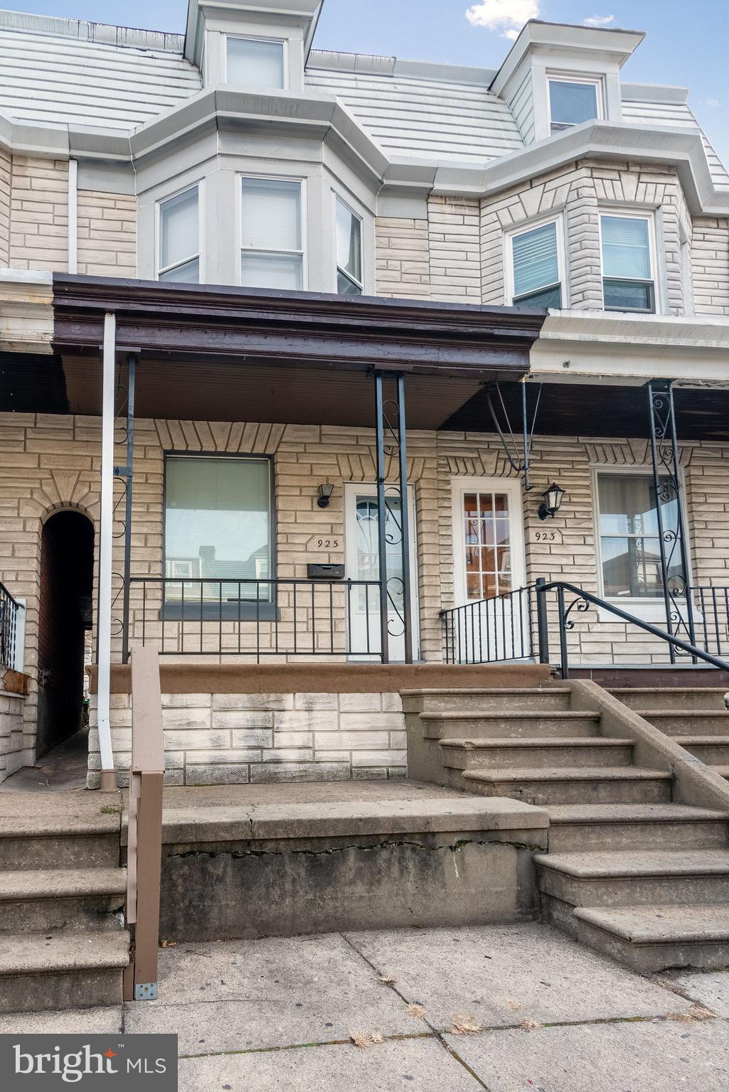 925 Locust Street Reading, PA 19604 - Photo 1 of 21 Gallery Image 1