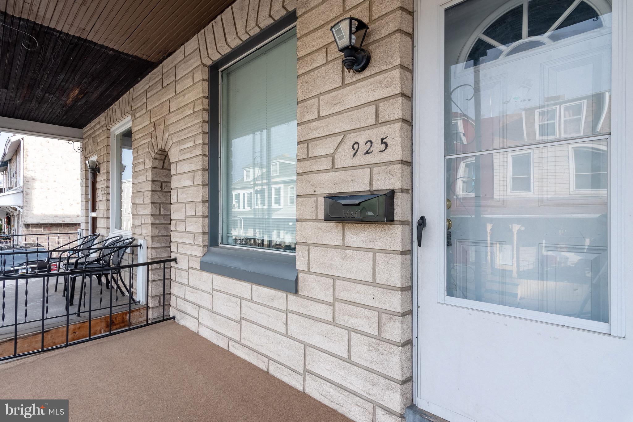 925 Locust Street Reading, PA 19604 - Photo 2 of 21 Gallery Image 2