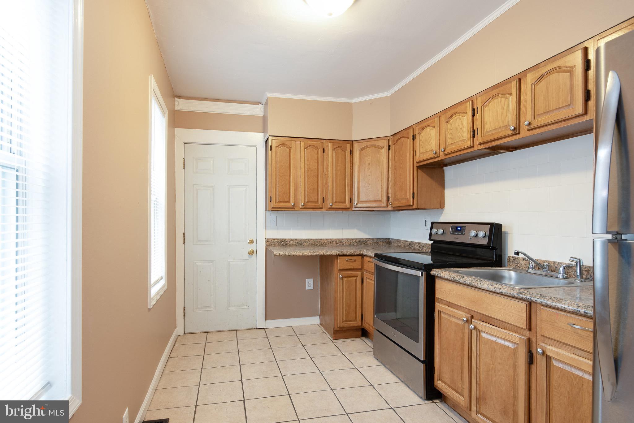 925 Locust Street Reading, PA 19604 - Photo 8 of 21 Gallery Image 8