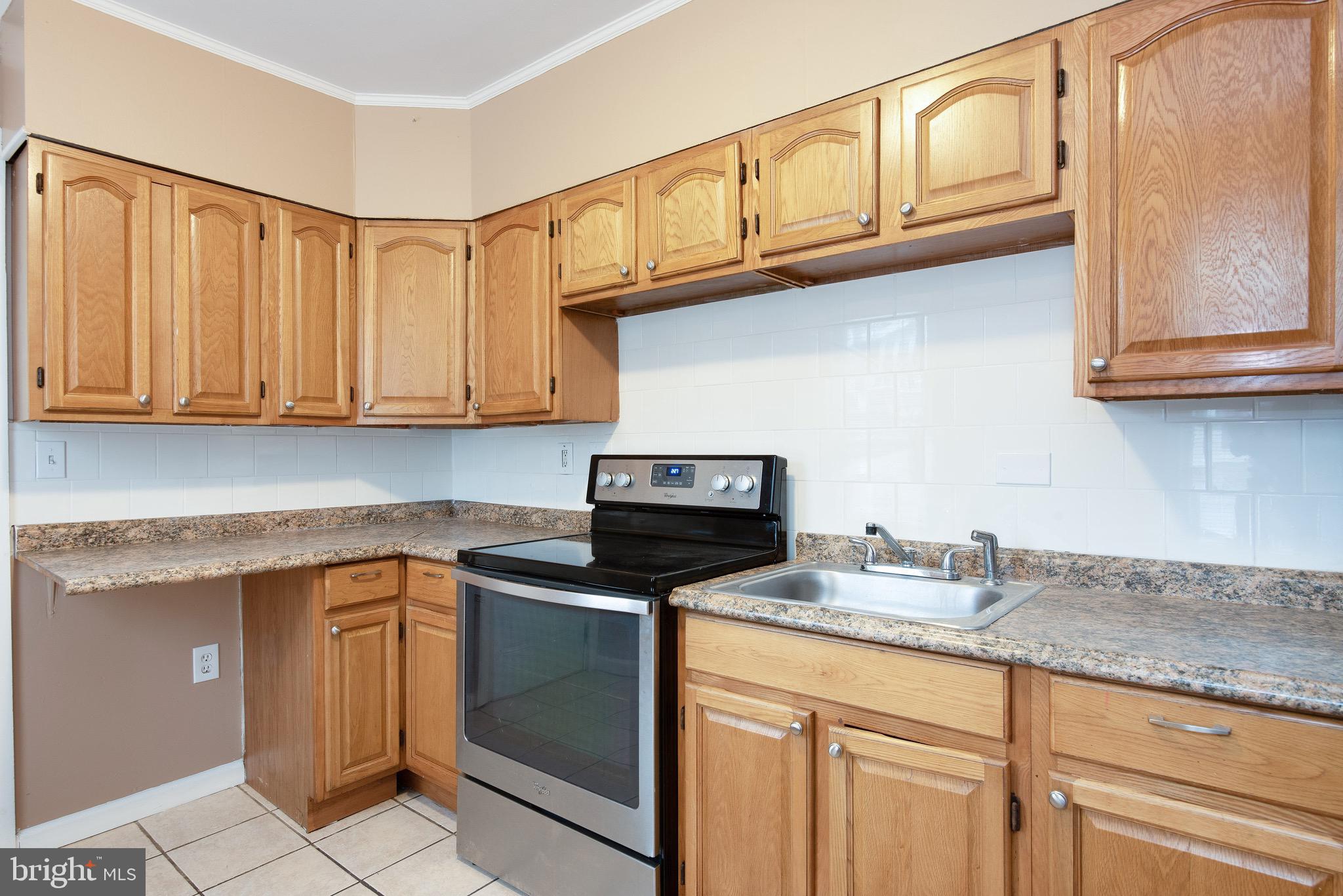 925 Locust Street Reading, PA 19604 - Photo 9 of 21 Gallery Image 9