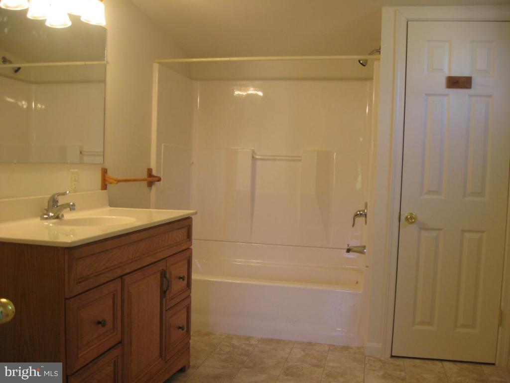 790 Raintree Road Columbia, PA 17512 - Photo 11 of 15 Gallery Image 11