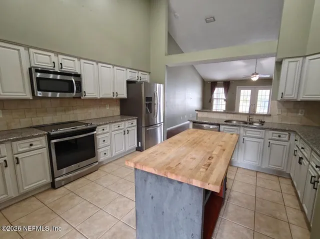 $2,450 | 4076 Everett Avenue, Middleburg, FL 32068