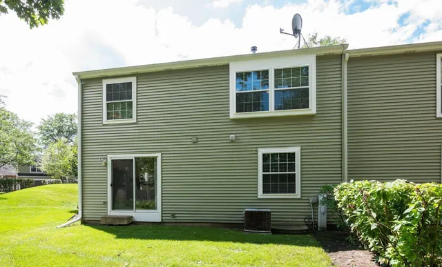 $295,000 | 1906 Ozark Parkway, Algonquin, IL 60102