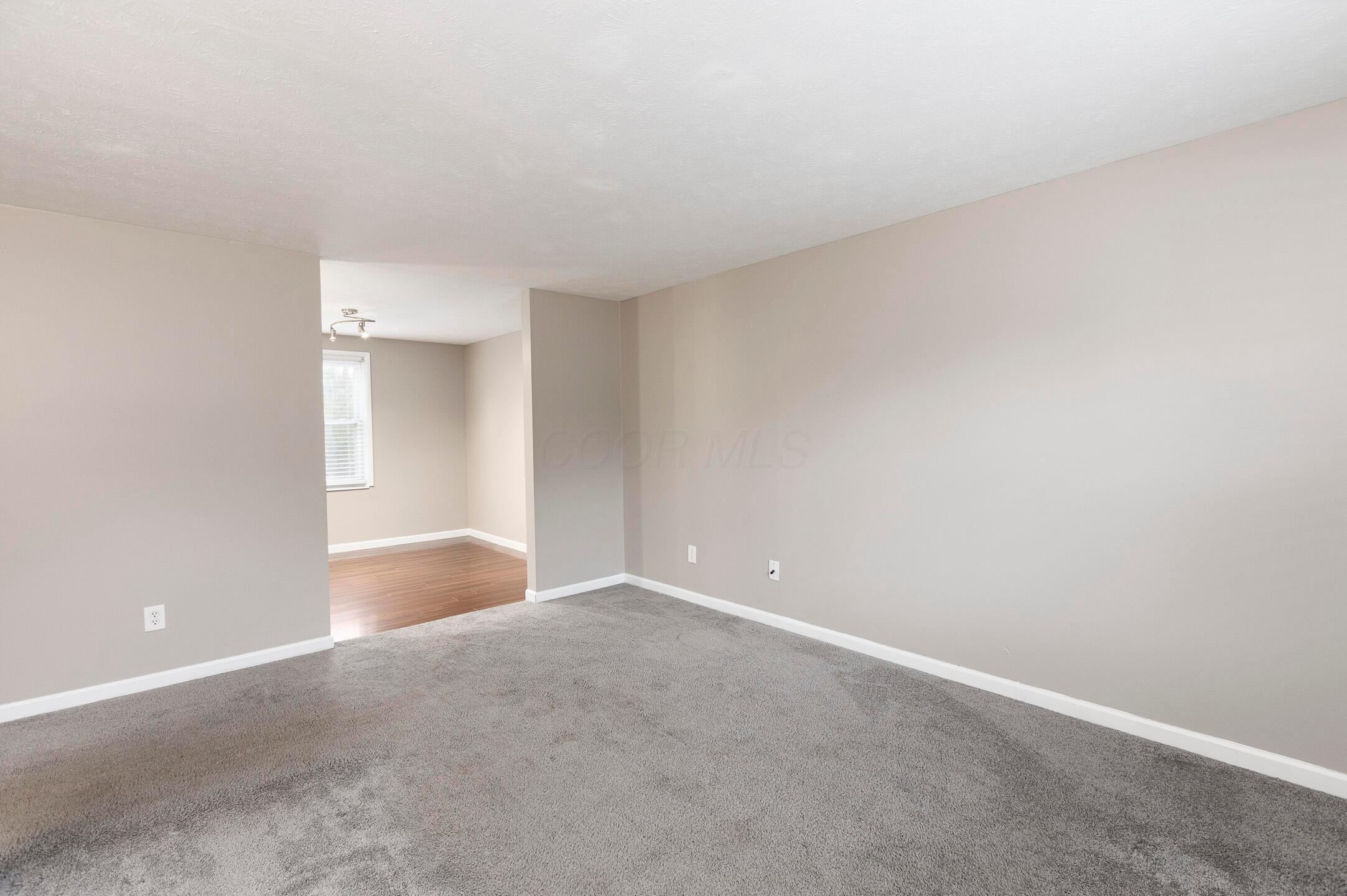 5910 Cairo Road Westerville, OH 43081 - Photo 5 of 44 5910 Cairo Road, Westerville-005