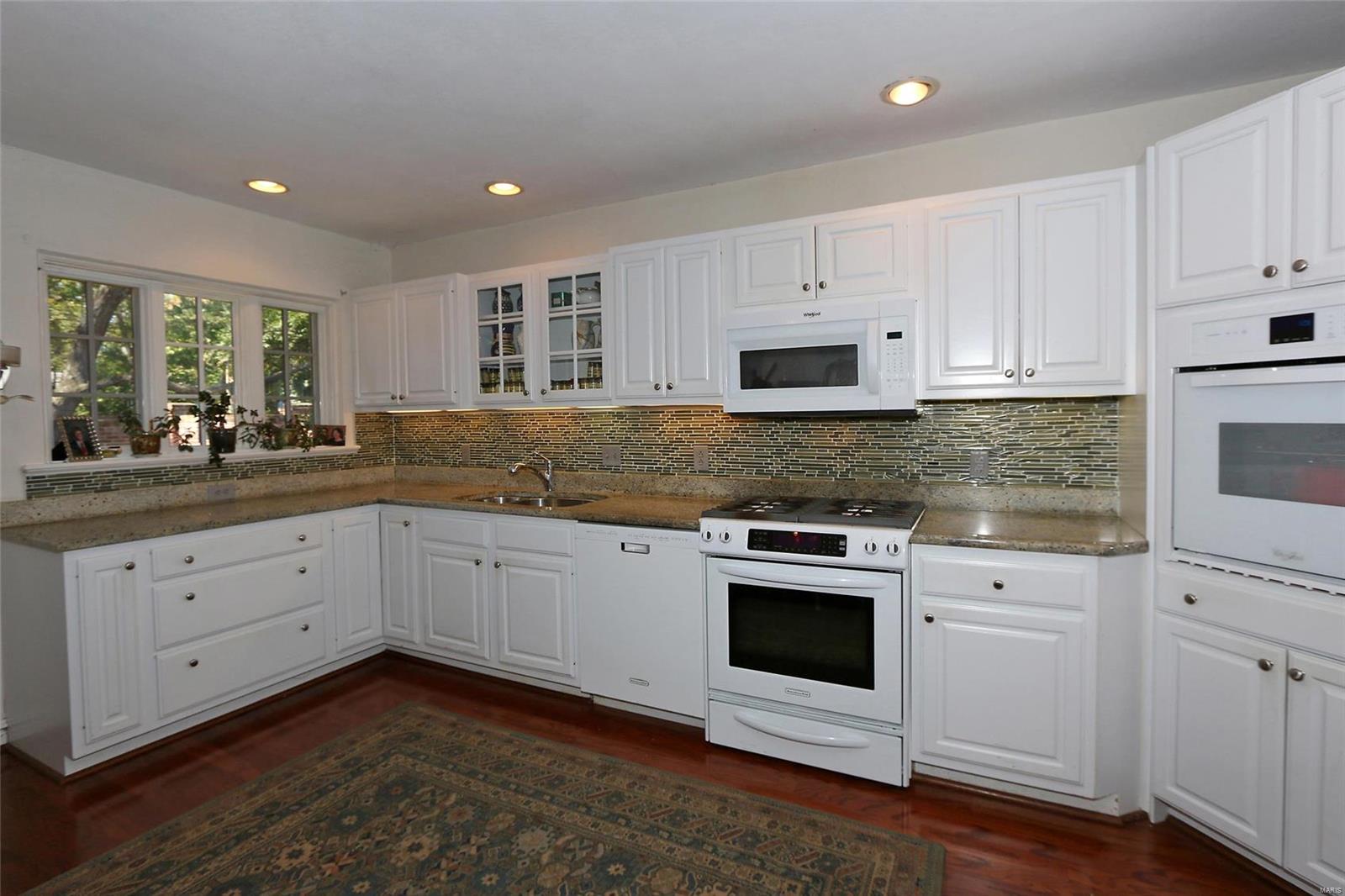 911 Warson Road Ladue, MO 63124 - Photo 12 of 32