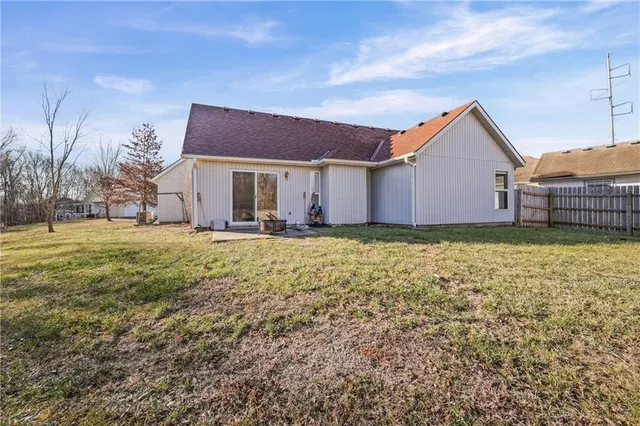 $290,000 | 1007 Southwest Blue Branch Drive, Grain Valley, MO 64029