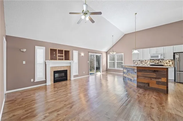 $290,000 | 1007 Southwest Blue Branch Drive, Grain Valley, MO 64029