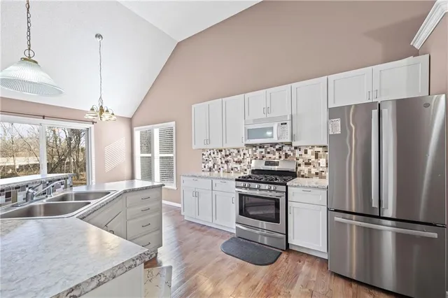 $290,000 | 1007 Southwest Blue Branch Drive, Grain Valley, MO 64029