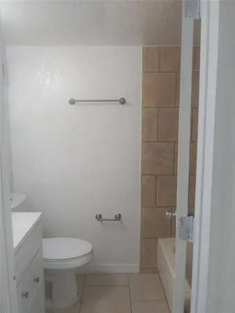 $1,025 | 302 South Spring Garden Avenue, Unit B09, DeLand, FL 32720