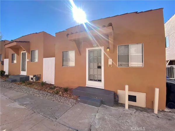 $1,749 | 1036 West 15th Street, San Pedro, CA 90731