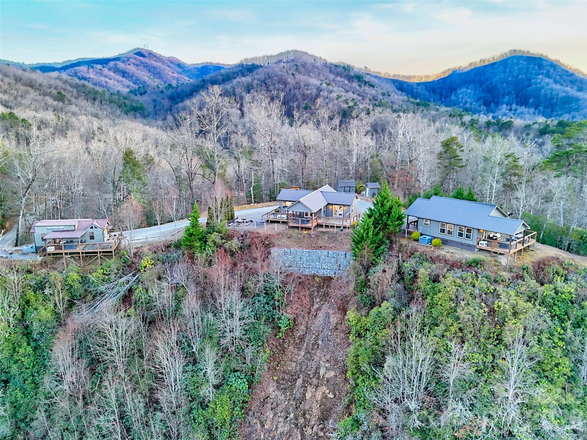 1628 Round Hill Road Bryson City, NC 28713 - Photo 4 of 47
