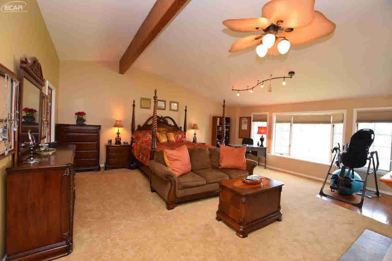 2232 Grove Park Road Fenton, MI 48430 - Photo 13 of 27 21377516-12.JPG