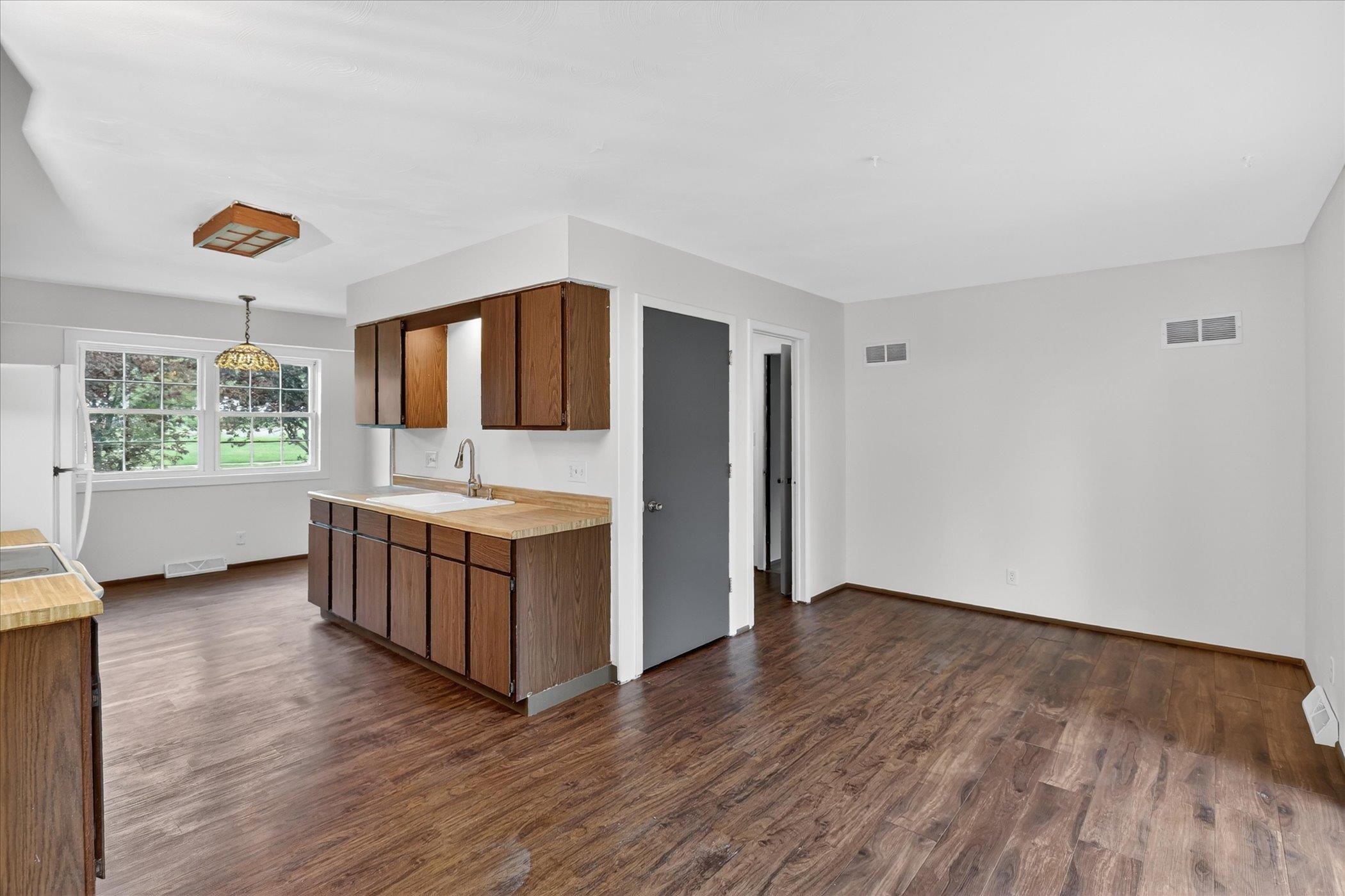 405 West Cherry Street Forreston, IL 61030 - Photo 10 of 40