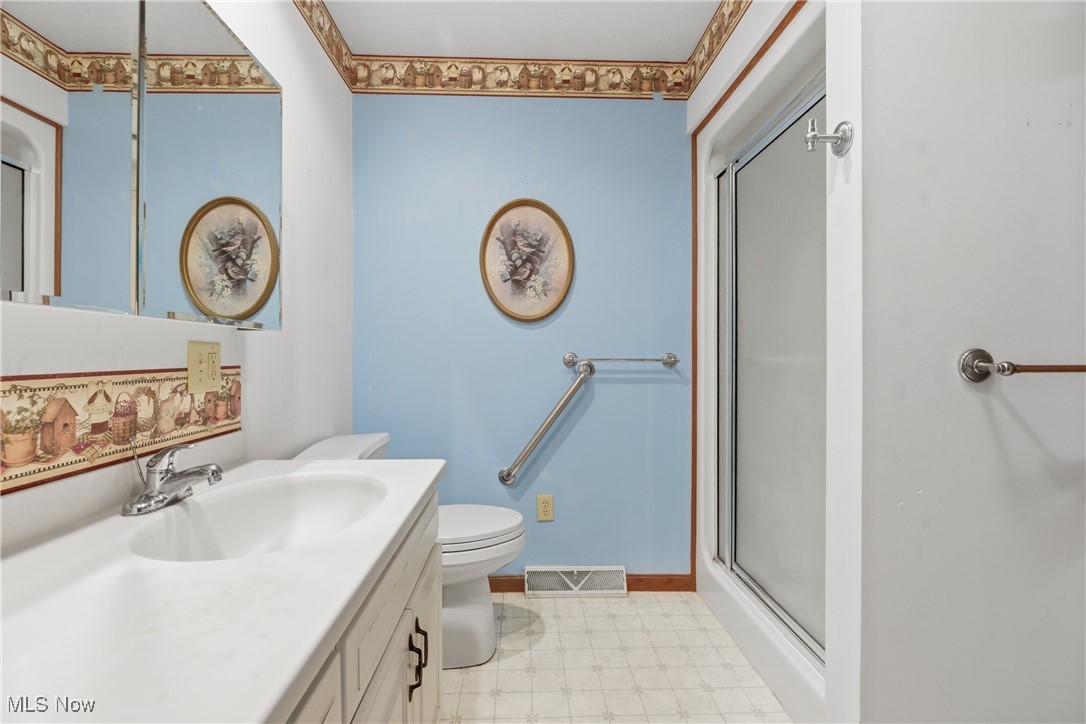 100 South Street Rochester, OH 44090 - Photo 24 of 50 Full bath in in law suite