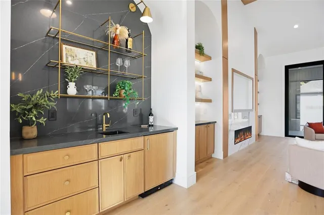 a view of a livingroom with a ceiling fan and window