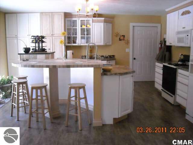 8430 South Federal Road Shepherd, MI 48883 - Photo 2 of 6 1773706-1.JPG