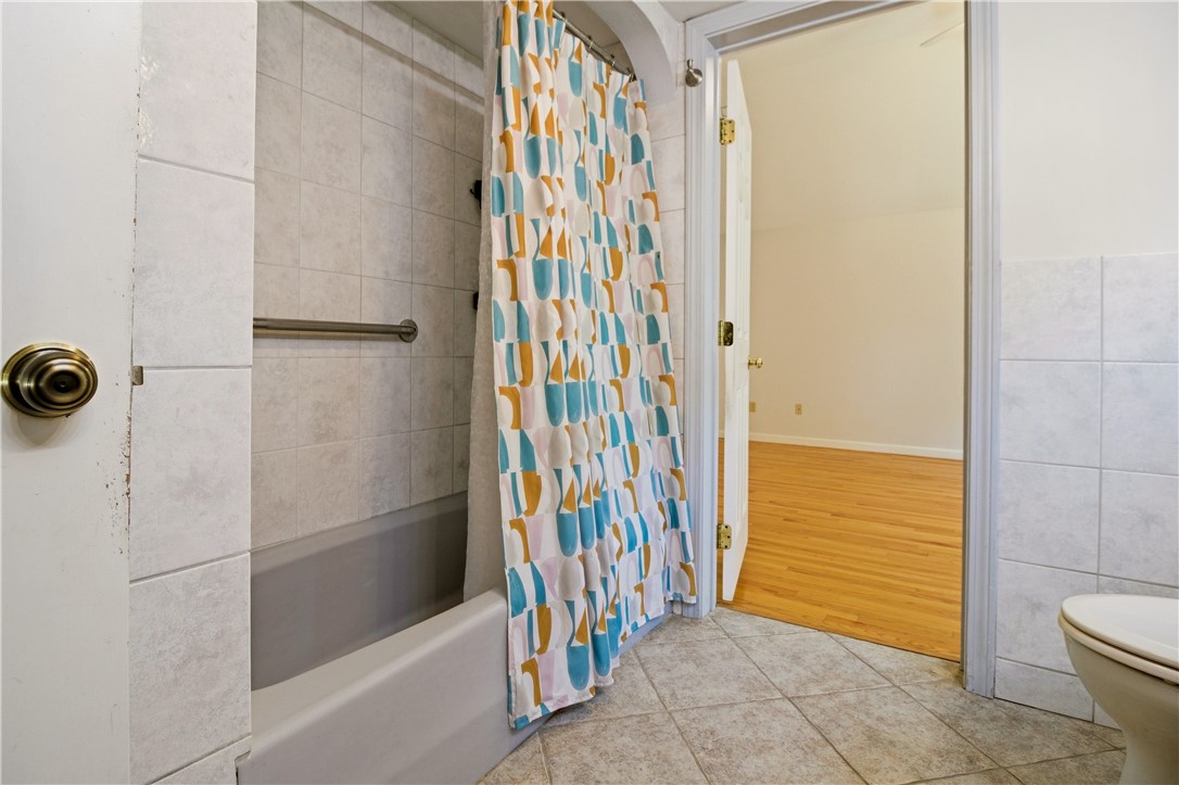 1861 East Main Road Portsmouth, RI 02871 - Photo 14 of 35 First Floor Full Bath