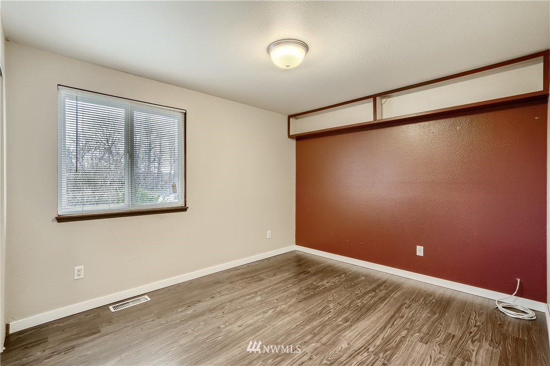 5445 17th Avenue Southwest Seattle, WA 98106 - Photo 12 of 19 an empty room with a fan