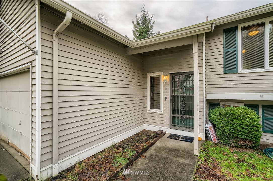 5445 17th Avenue Southwest Seattle, WA 98106 - Photo 2 of 19