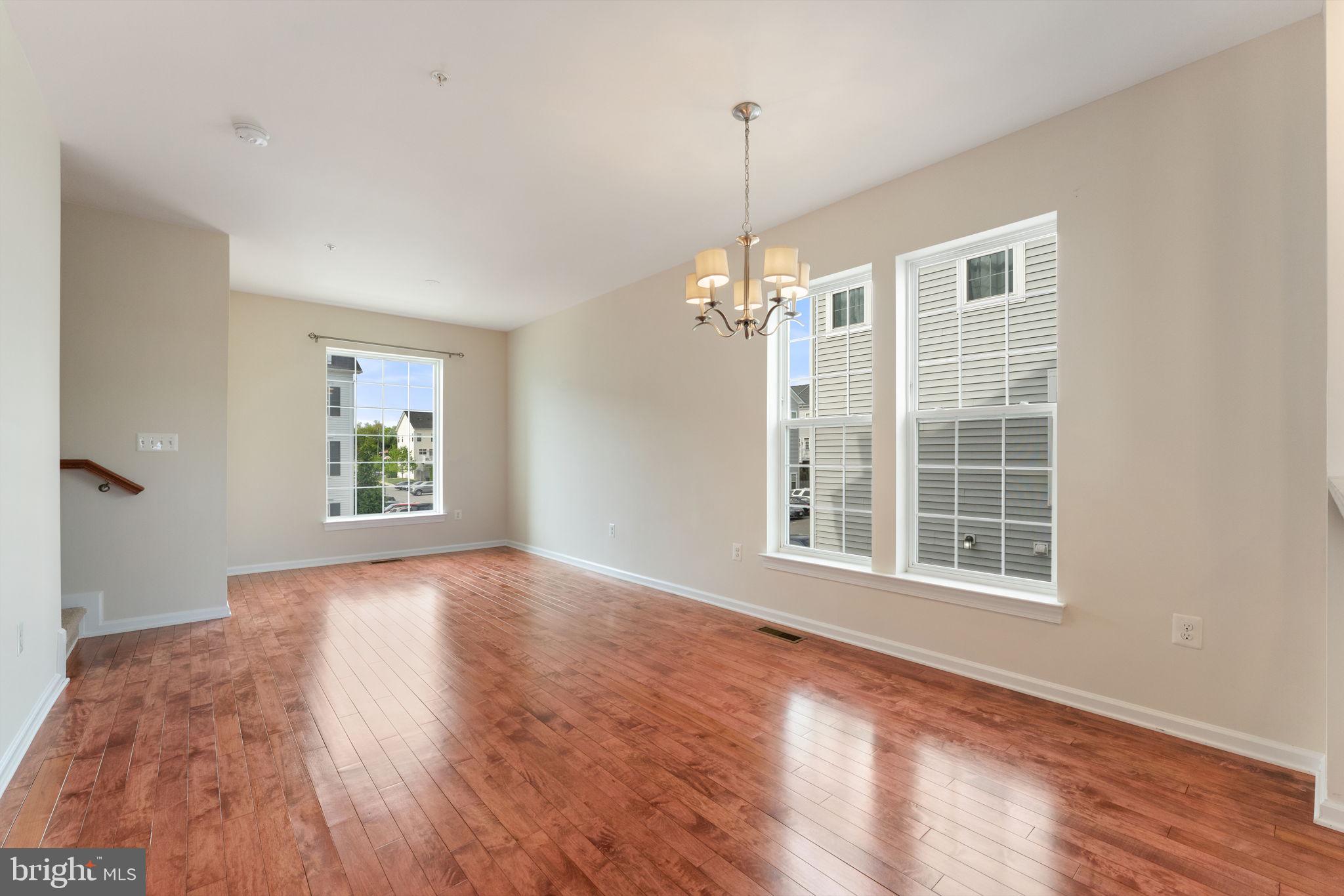 7418 Riding Meadow Way, Unit 25 Manassas, VA 20111 - Photo 5 of 36 Living/Dining area