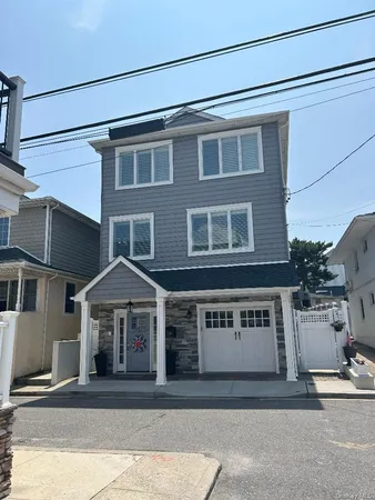 $3,000 | 190 Oceanview Street, Unit 2 OFF SEASON, Long Beach, NY 11561