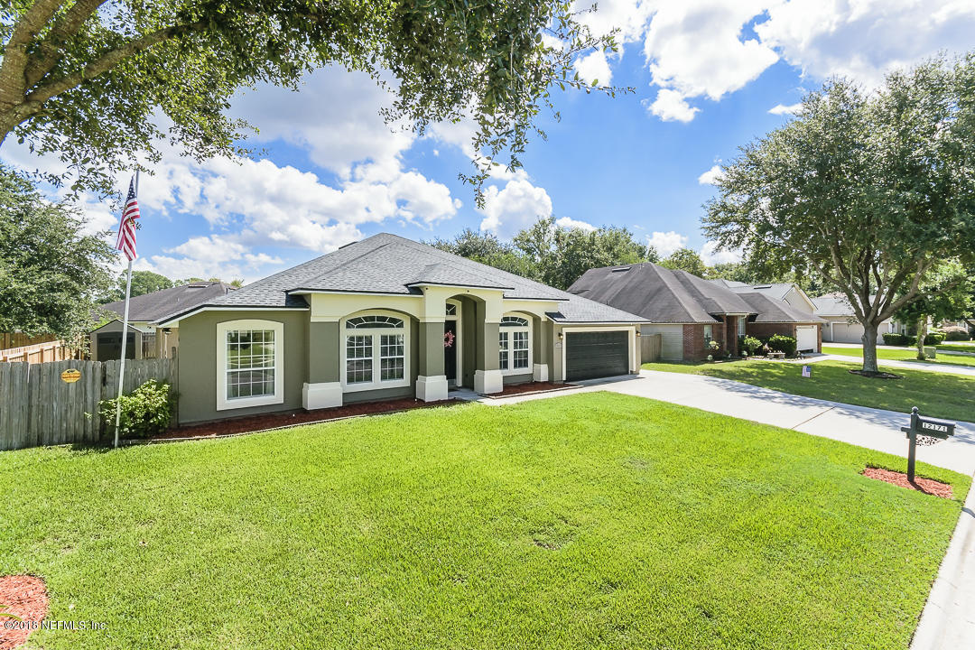 12171 Captiva Bluff Road Jacksonville, FL 32226 - Photo 3 of 36 a front view of house with yard and green space