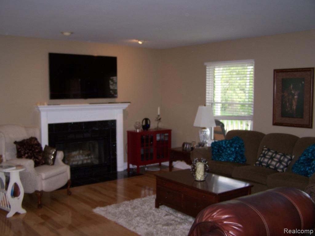 7740 Clyde Road Fenton, MI 48430 - Photo 14 of 44 Clyde 7740 Living Room.jpg