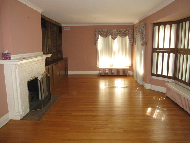 83 Lawton Road Riverside, IL 60546 - Photo 3 of 23