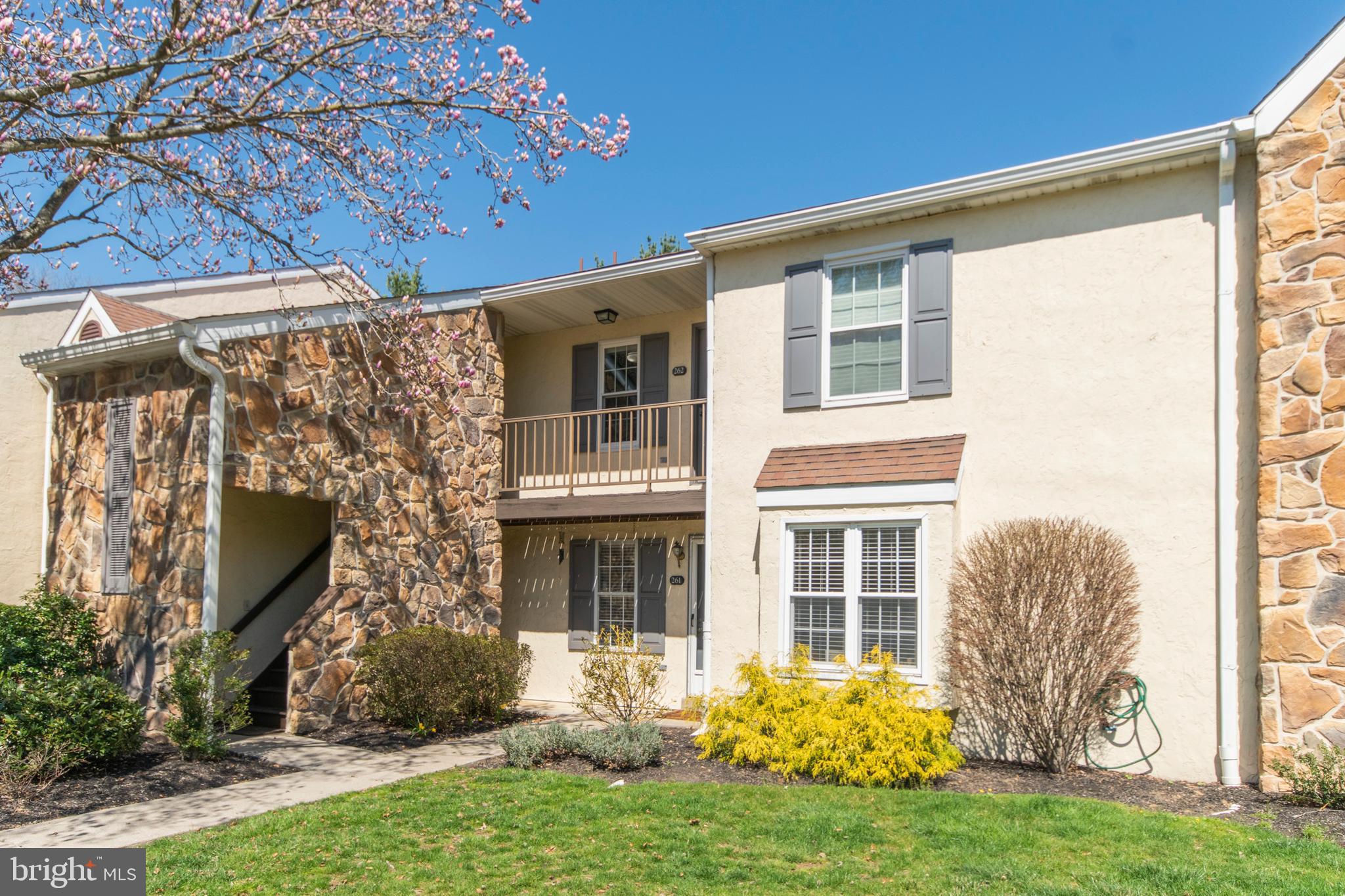 262 Valley Stream Lane Chesterbrook, PA 19087 - Photo 2 of 29 Gallery Image 2