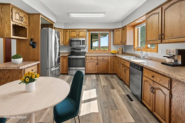 $640,000 | 7775 750th Avenue, Tintah, MN 56583