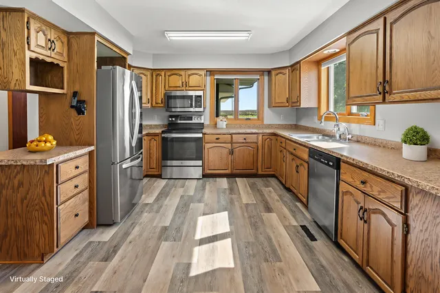 $640,000 | 7775 750th Avenue, Tintah, MN 56583