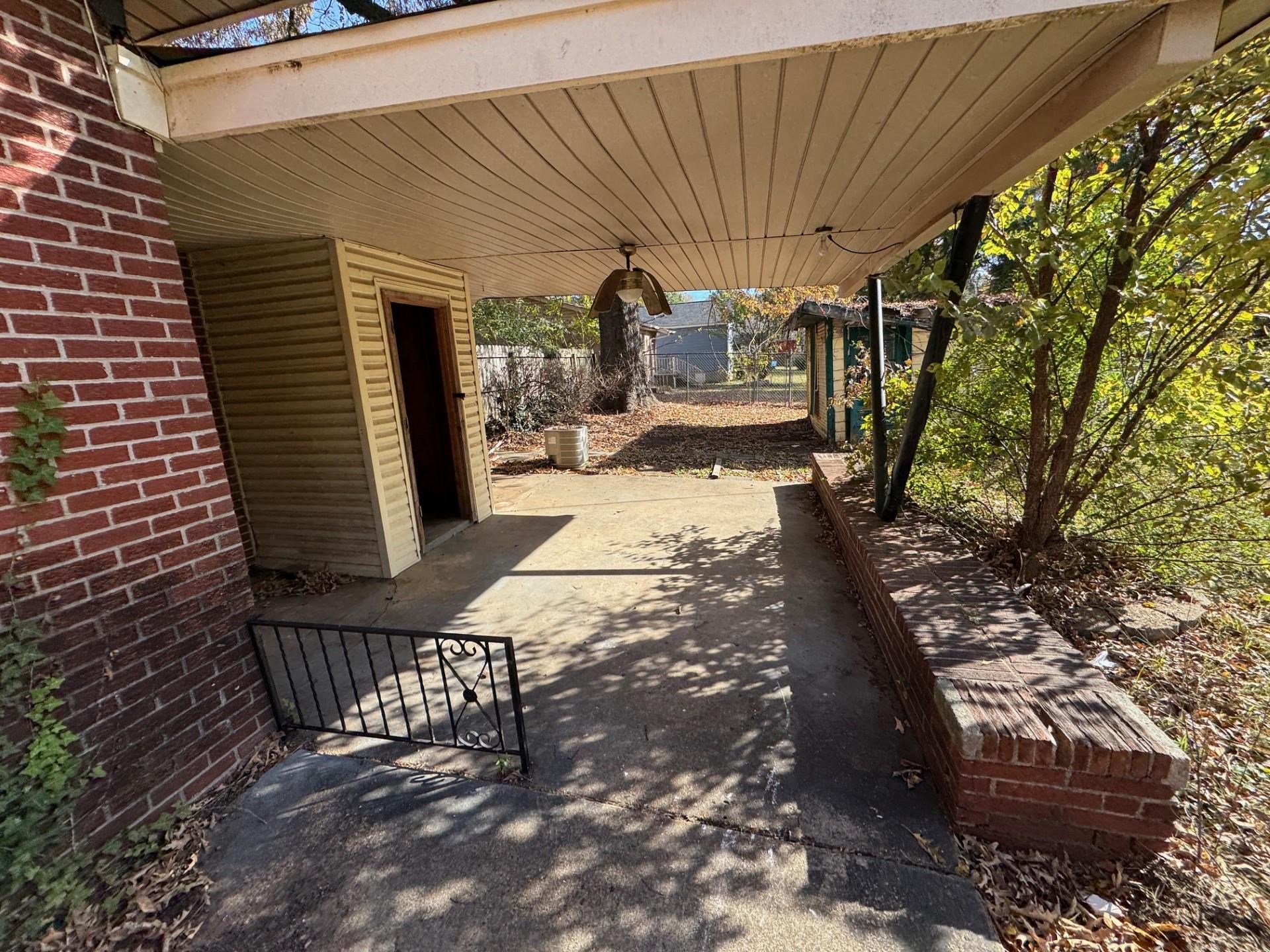 3085 Hoskins Road Memphis, TN 38111 - Photo 4 of 14 View of patio