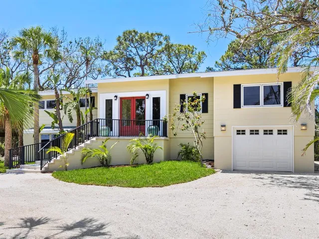 a sign that is sitting in front of a building