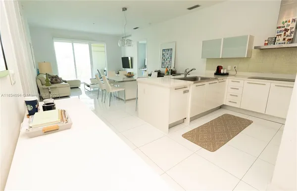 $1,099,000 | 150 Sunny Isles Boulevard, Unit 1TH403, Sunny Isles Beach, FL 33160