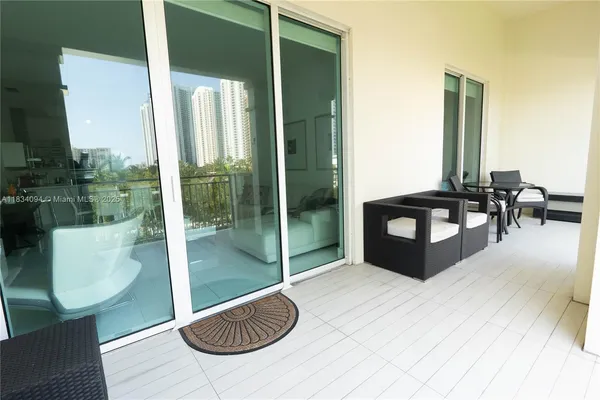 $1,099,000 | 150 Sunny Isles Boulevard, Unit 1TH403, Sunny Isles Beach, FL 33160