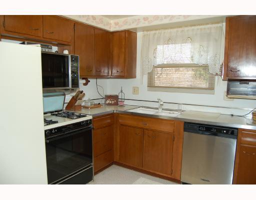 117 South Jamestown Road Coraopolis, PA 15108 - Photo 2 of 8 Kitchen.