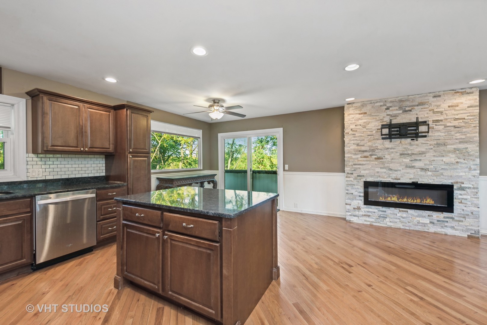 333 Ramble Road Lake In The Hills, IL 60156 - Photo 3 of 24 Gallery Image 3