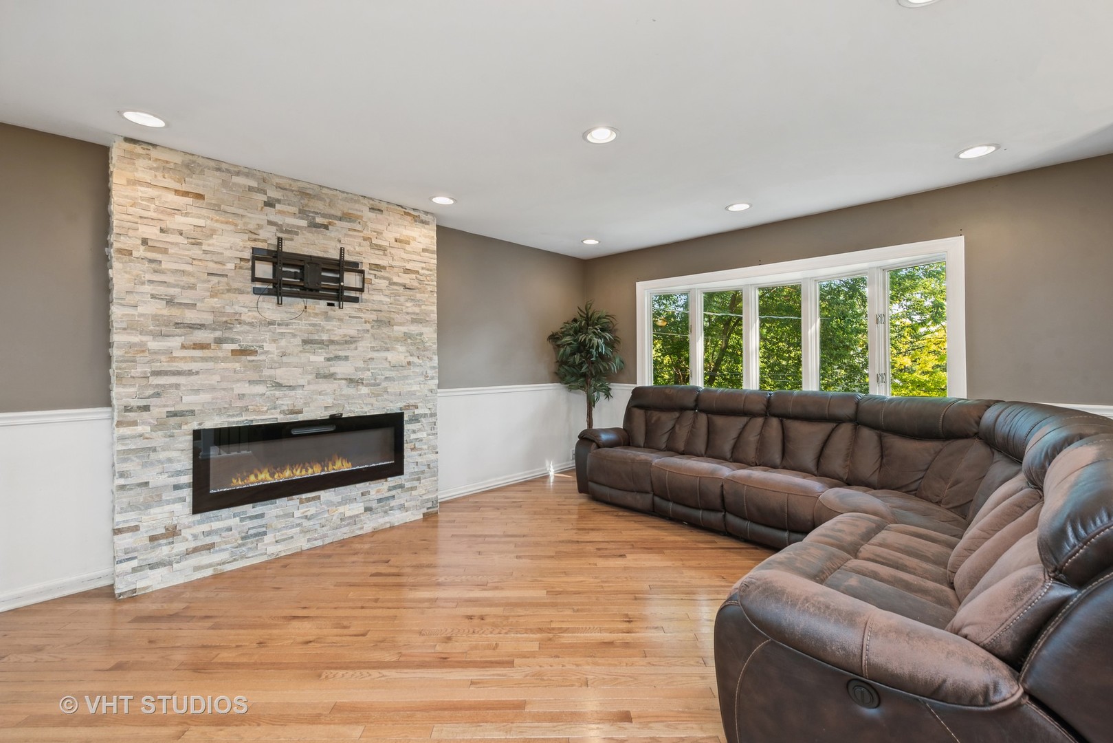 333 Ramble Road Lake In The Hills, IL 60156 - Photo 5 of 24 Gallery Image 5