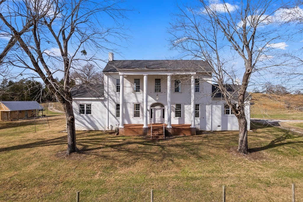 899 Messenger Road Sparta, TN 38583 - Photo 2 of 68 a front view of a house with a yard