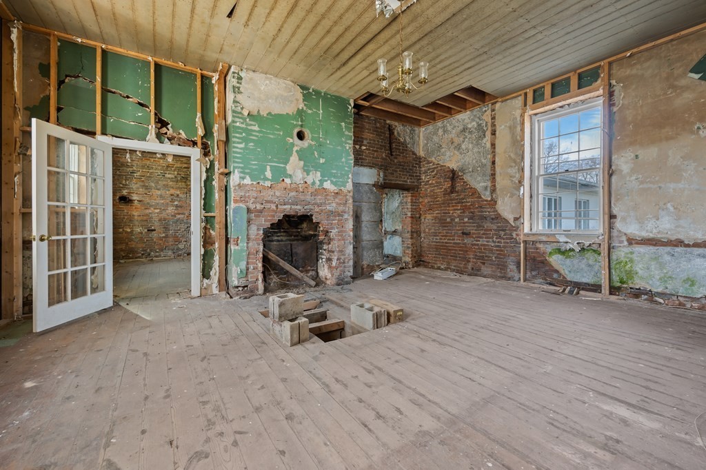 899 Messenger Road Sparta, TN 38583 - Photo 43 of 68 a view of a room with gym equipment