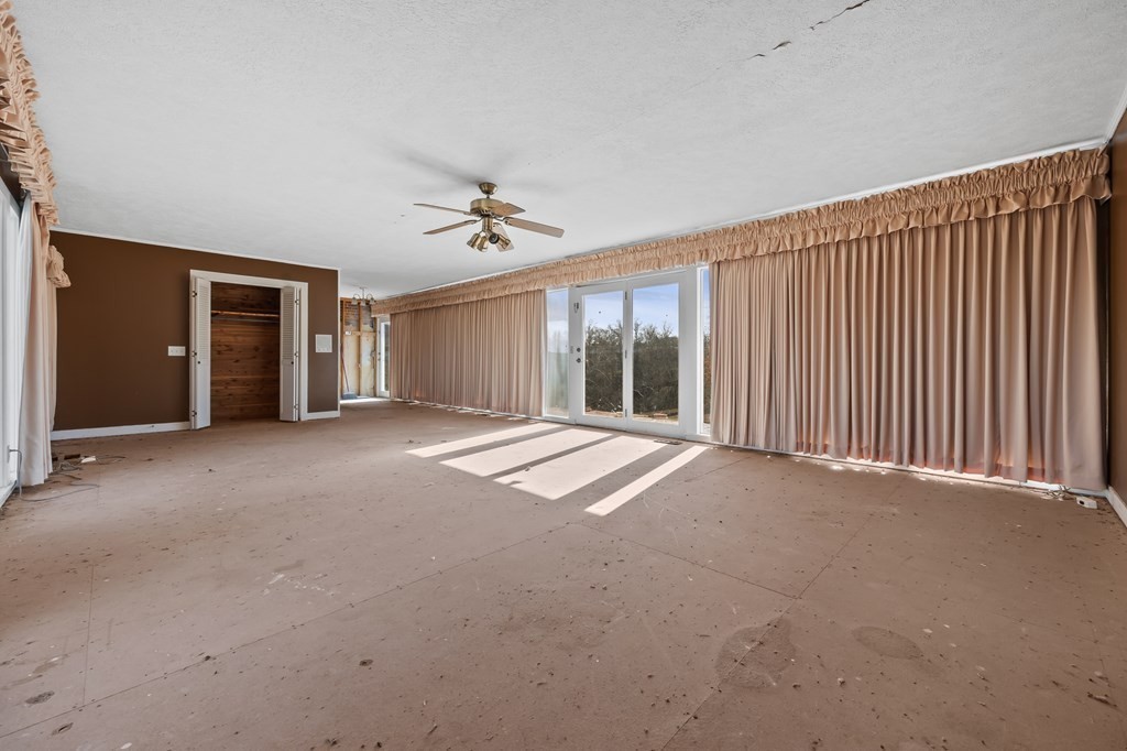 899 Messenger Road Sparta, TN 38583 - Photo 44 of 68 a view of an empty room with a window