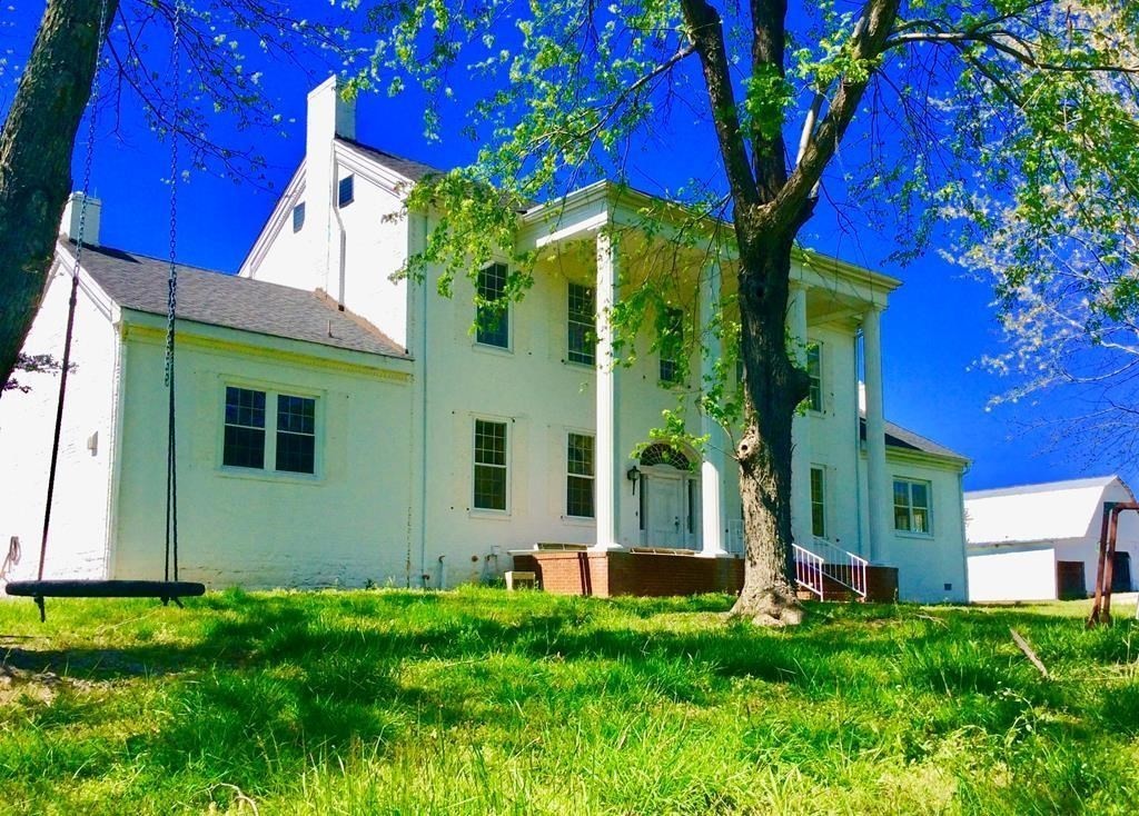 899 Messenger Road Sparta, TN 38583 - Photo 5 of 68 a view of a house with a yard