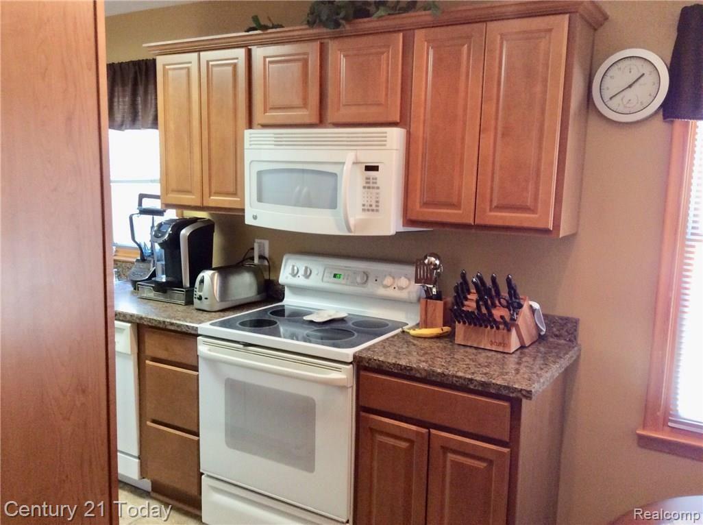10381 Wayne Road Livonia, MI 48150 - Photo 12 of 54 IMG_5441.jpg