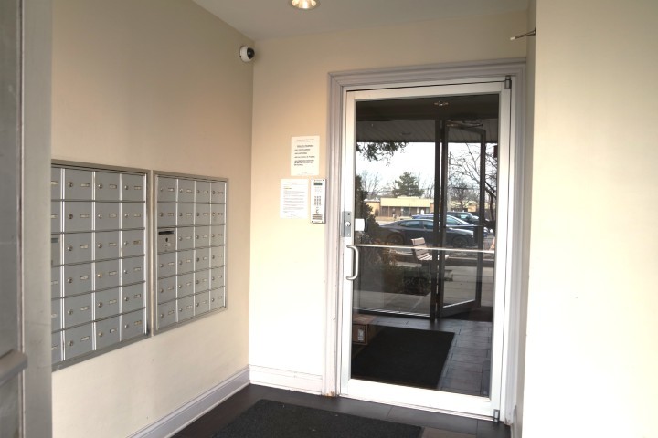 10353 Dearlove Road, Unit 5E Glenview, IL 60025 - Photo 3 of 11