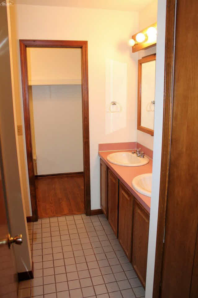 7421 Beecher Road Flint, MI 48532 - Photo 21 of 28 21355912-20.JPG