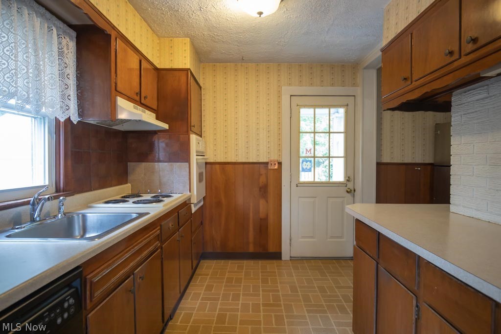1 Waban Road Timberlake, OH 44095 - Photo 4 of 32 Gallery Image 4
